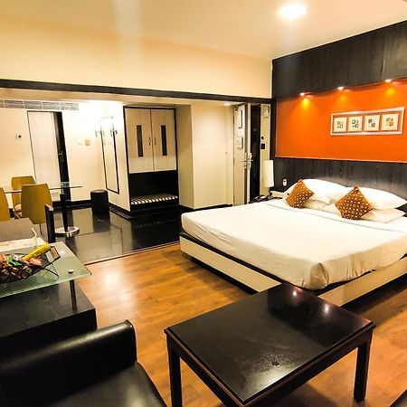 Ramee Guestline Hotel Khar Mumbai Exterior photo