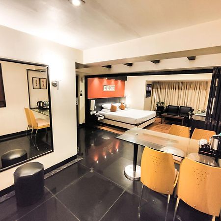 Ramee Guestline Hotel Khar Mumbai Exterior photo