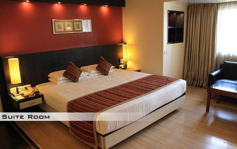 Ramee Guestline Hotel Khar Mumbai Exterior photo