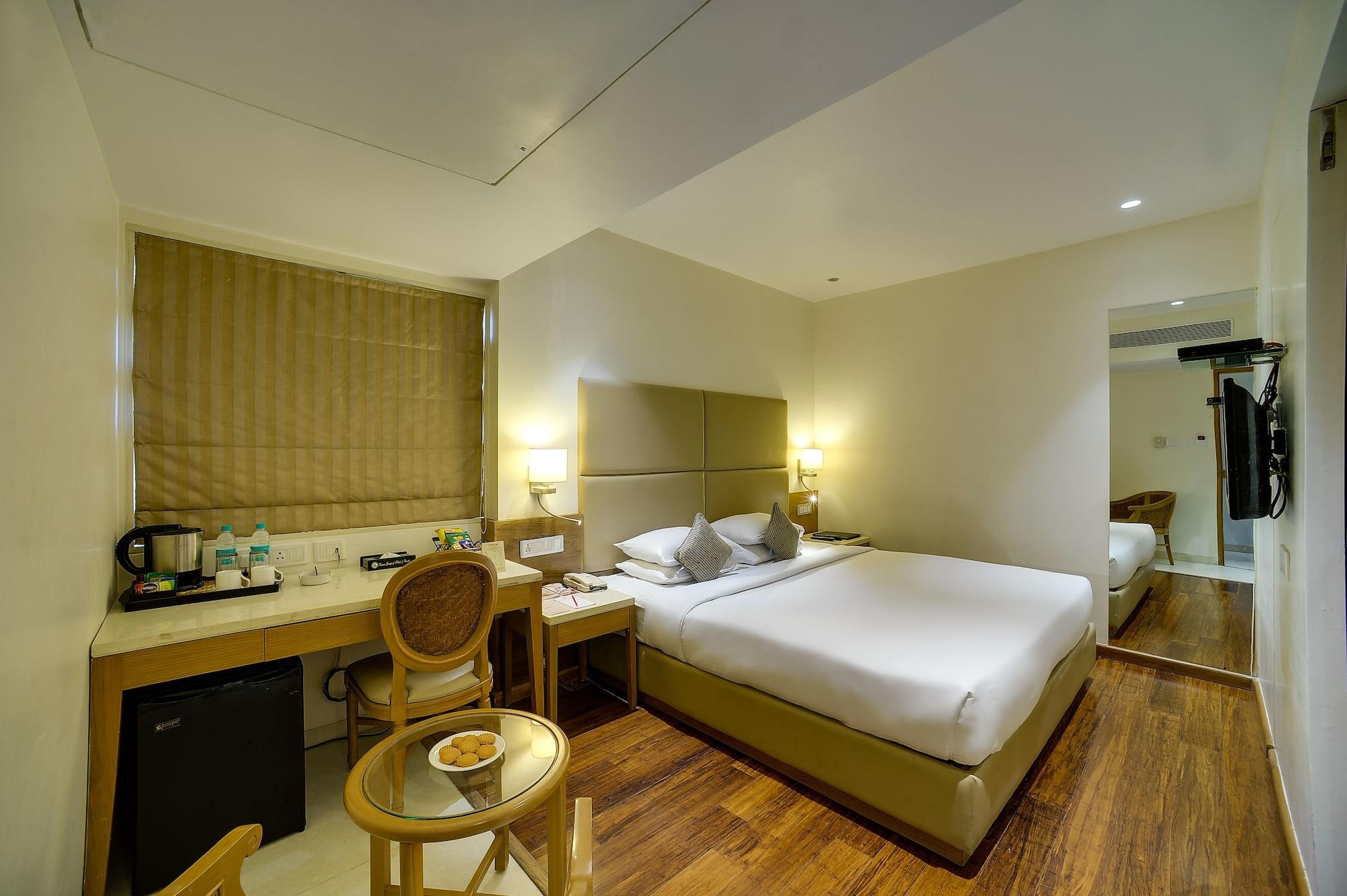 Ramee Guestline Hotel Khar Mumbai Exterior photo