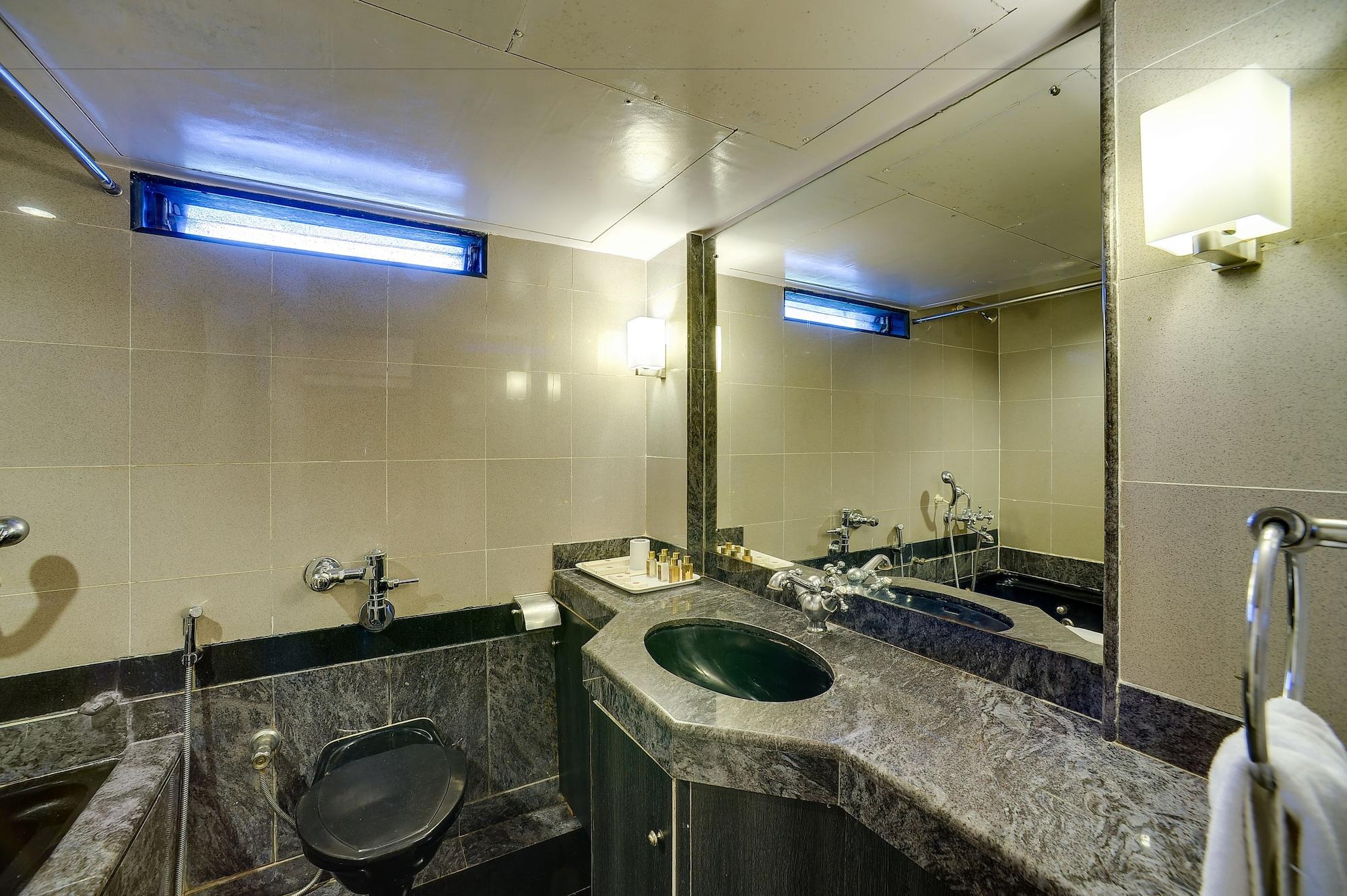Ramee Guestline Hotel Khar Mumbai Exterior photo