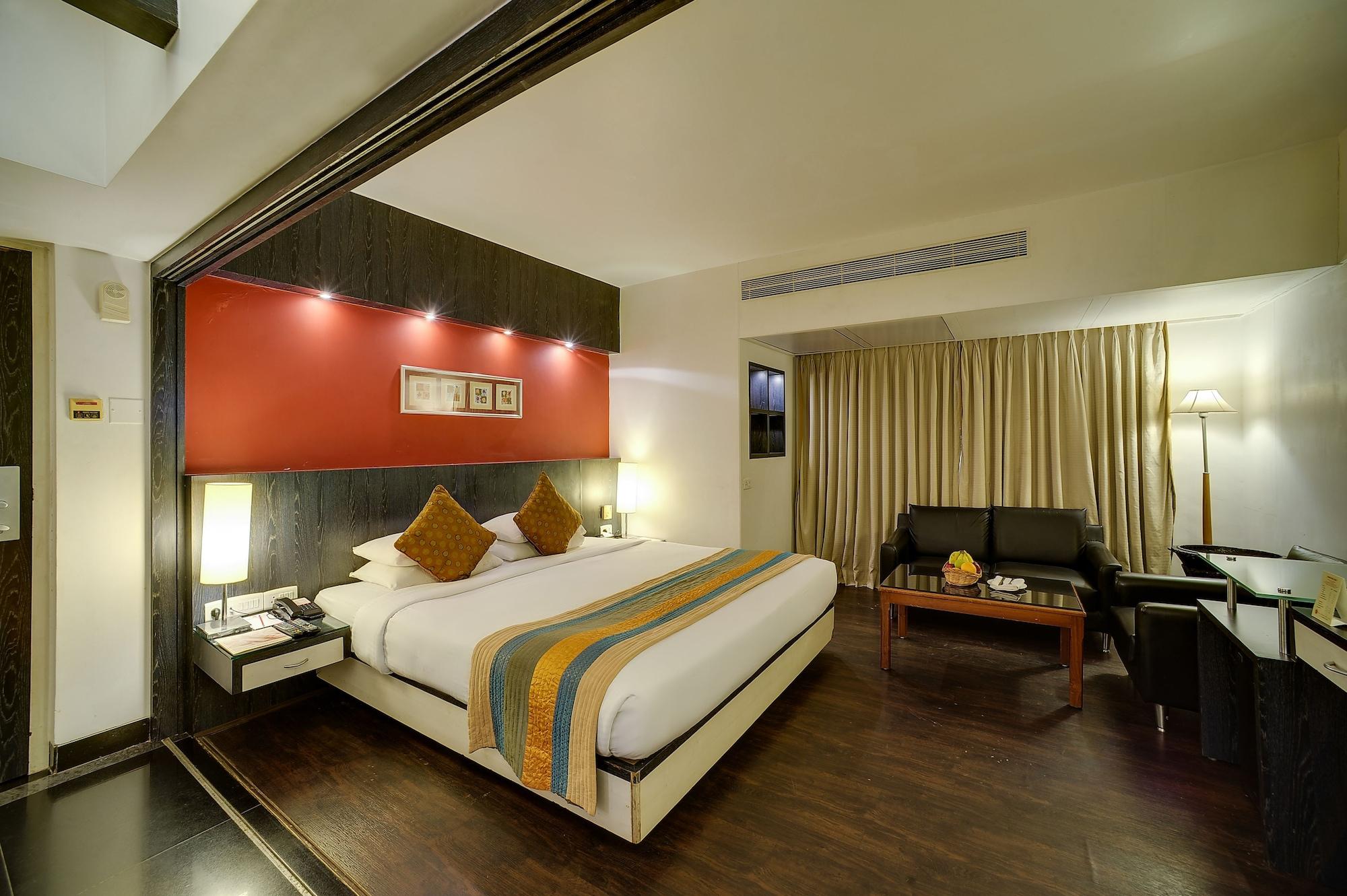 Ramee Guestline Hotel Khar Mumbai Exterior photo