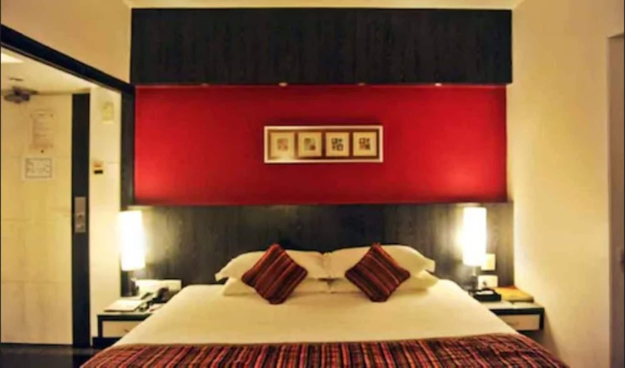 Ramee Guestline Hotel Khar Mumbai Exterior photo