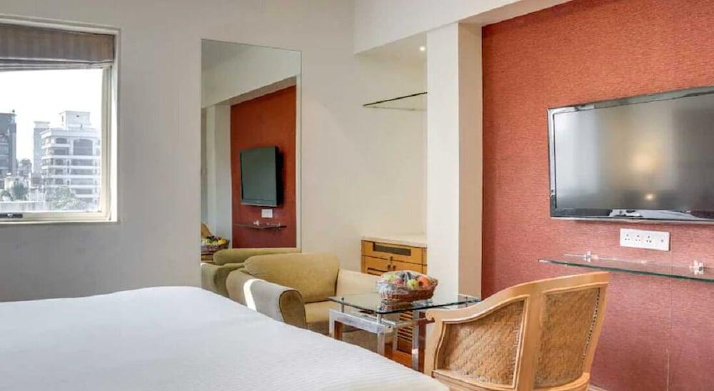 Ramee Guestline Hotel Khar Mumbai Exterior photo