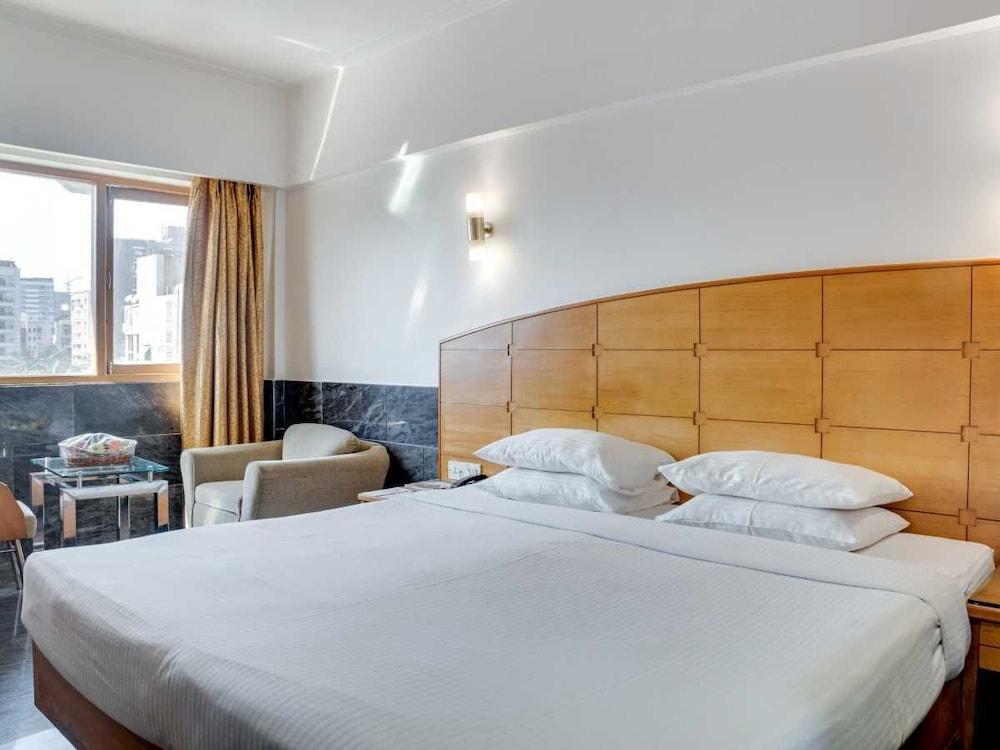 Ramee Guestline Hotel Khar Mumbai Exterior photo
