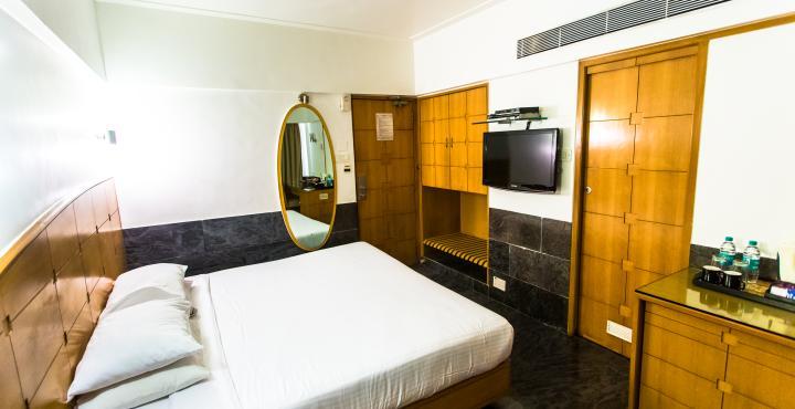 Ramee Guestline Hotel Khar Mumbai Exterior photo