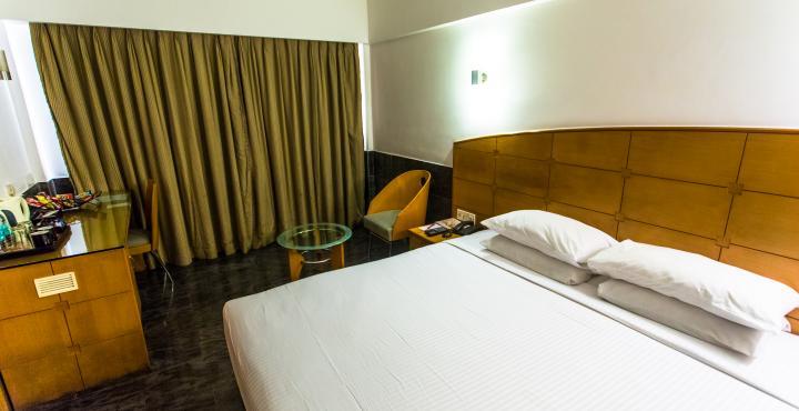 Ramee Guestline Hotel Khar Mumbai Exterior photo
