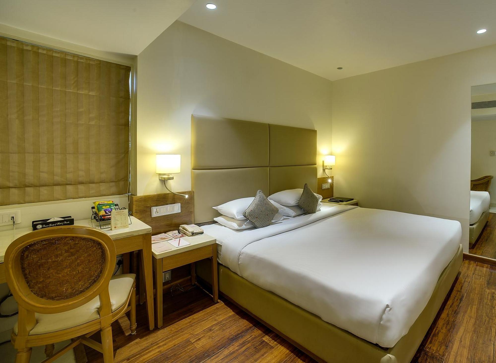 Ramee Guestline Hotel Khar Mumbai Exterior photo
