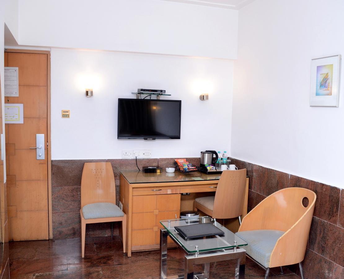 Ramee Guestline Hotel Khar Mumbai Exterior photo