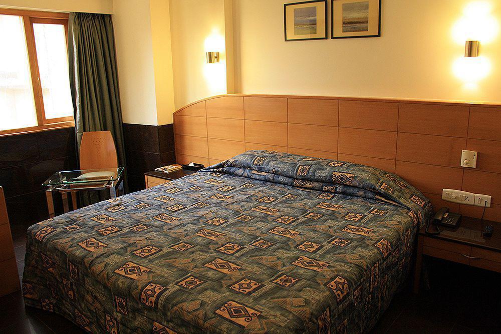 Ramee Guestline Hotel Khar Mumbai Room photo